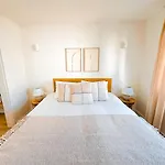 Golden Club Cabanas- House With View, Pools And Private Appartement