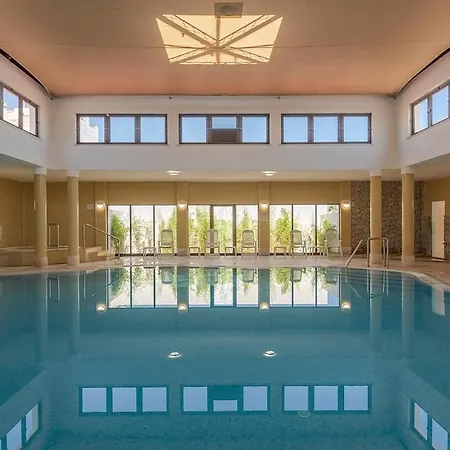 Golden Club Cabanas- House With View, Pools And Private Appartement